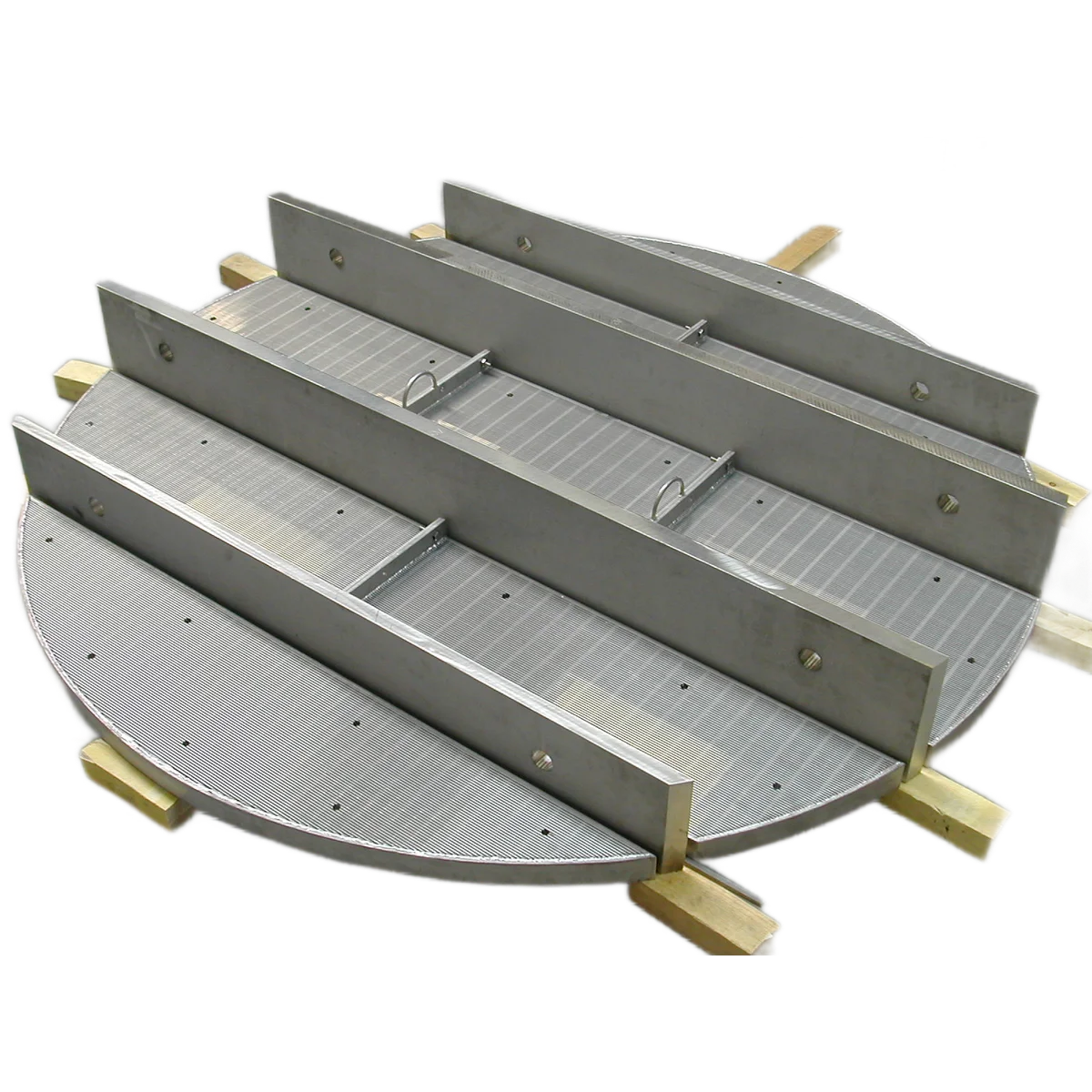 Wedge Wire Support Grid - Image 6604 wedge wire support grid component for fixed bed axial flow reactor internal system